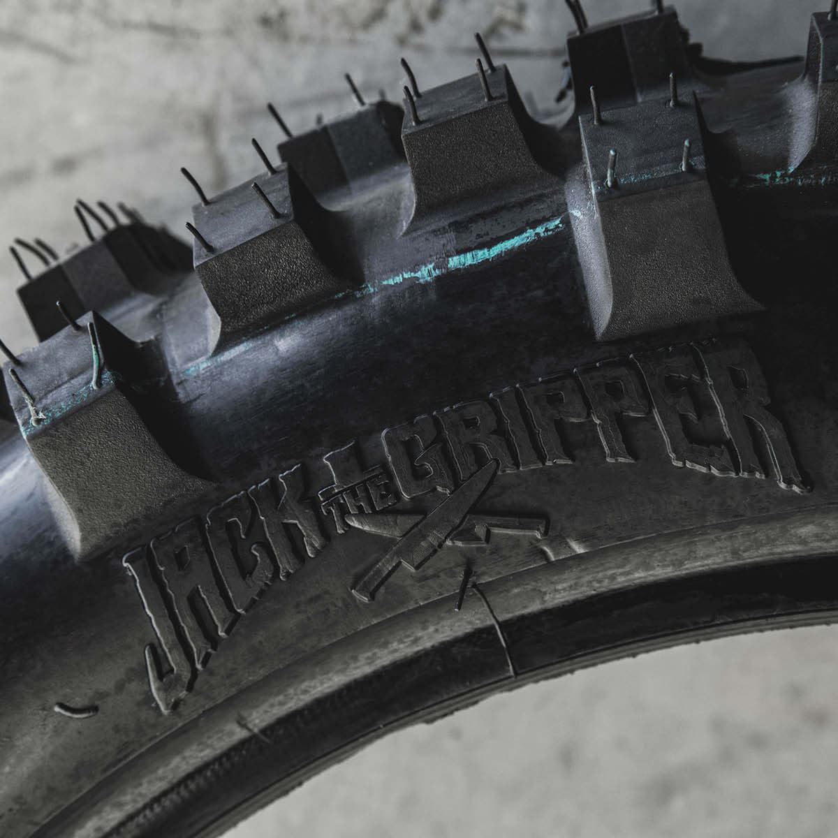 X-Grip JACK the GRIPPER Tyre 120/90-18 Medium
