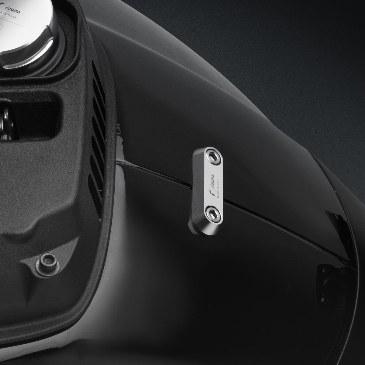 Rizoma - REAR HANDLE TAG for Vespa GTS/GTV