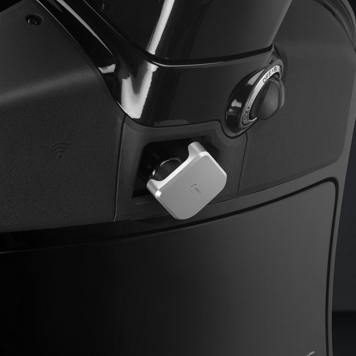 Rizoma - BAG HOOK Aluminum for Vespa GTS/GTV